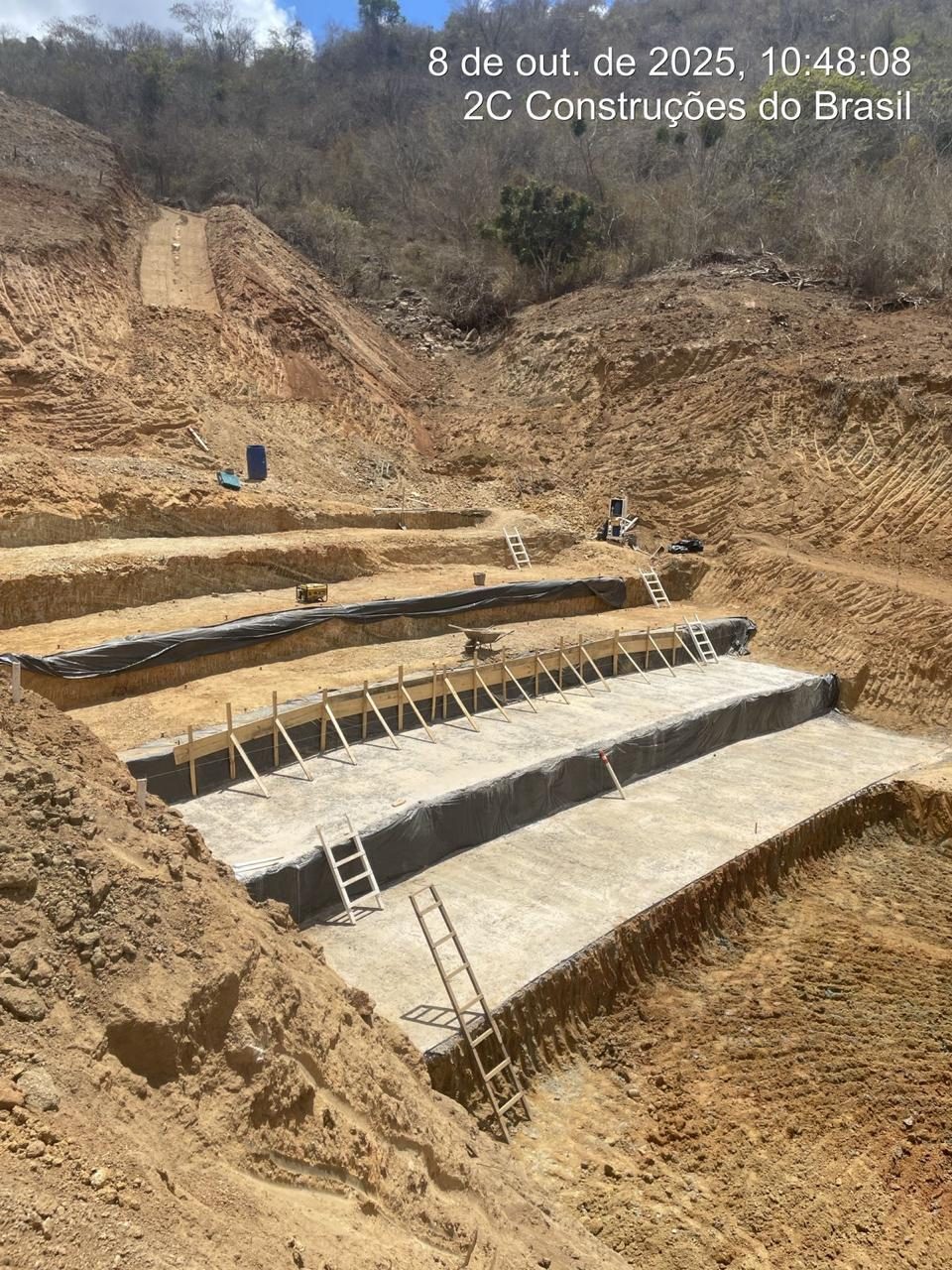 Adequação e ampliação de canal extravasor de barragem
