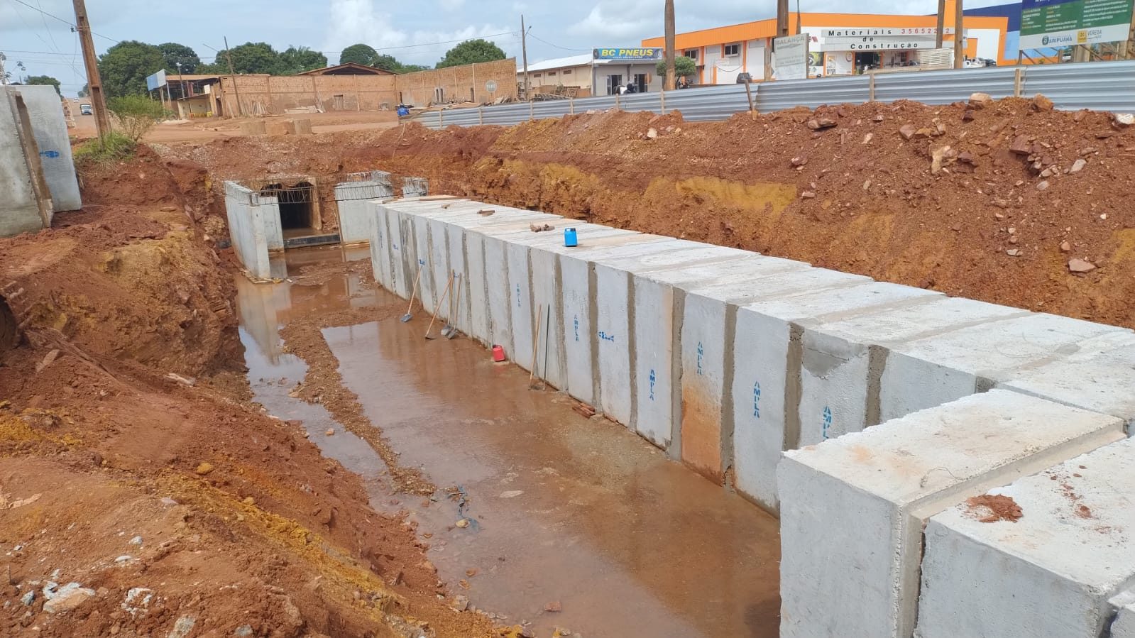 Macrodrenagem na rodovia MT-208